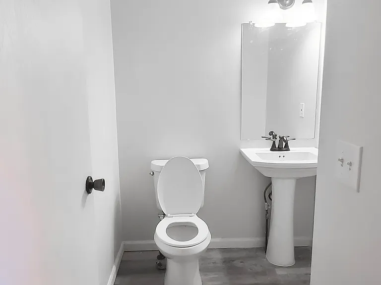 2426 Hannaway Ln — Photo 7