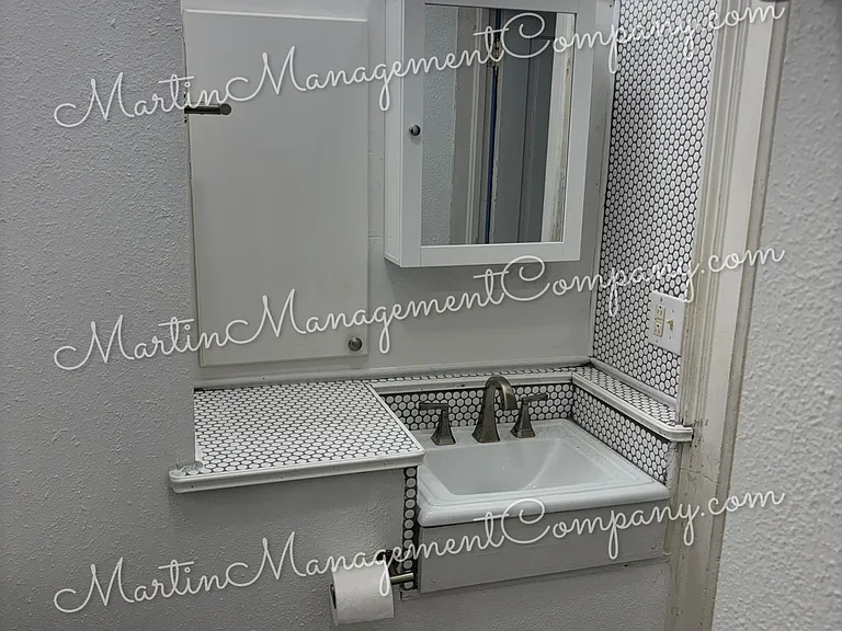420 W 7th St #2 — Photo 8