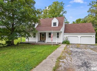 801 N 14th St, Petersburg, IL 62675