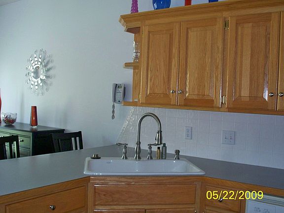 kitchen-lots of cabinets and counter space!