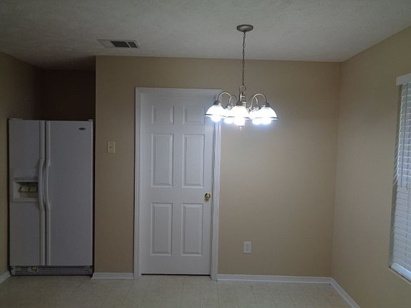 3rd image of 1156 Seven Oaks Blvd