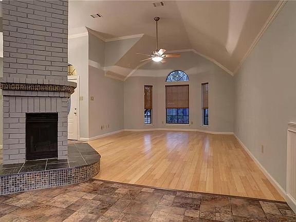 5th image of 808 Fawn Valley Dr