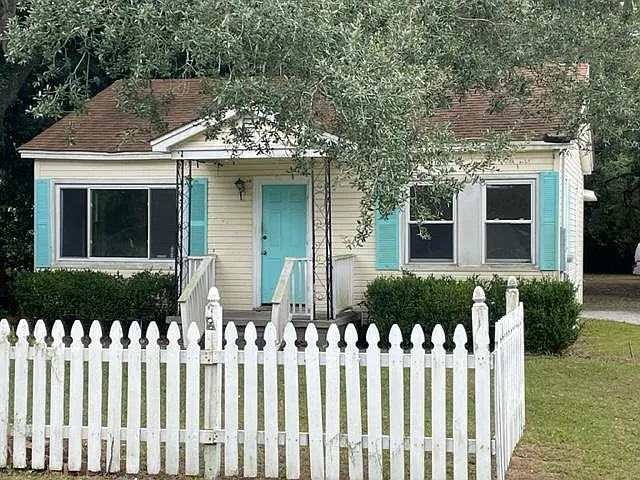 Building Photo - 4410 Spirea Dr