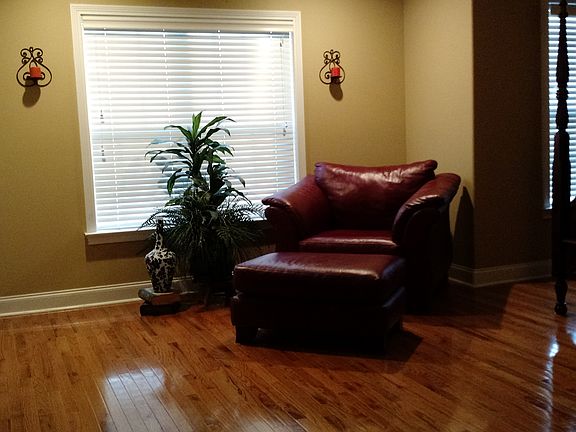 3rd image of 1853 Kelton Ln