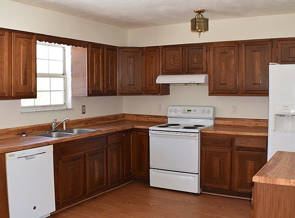 2nd image of 318 Orchard Wood Dr