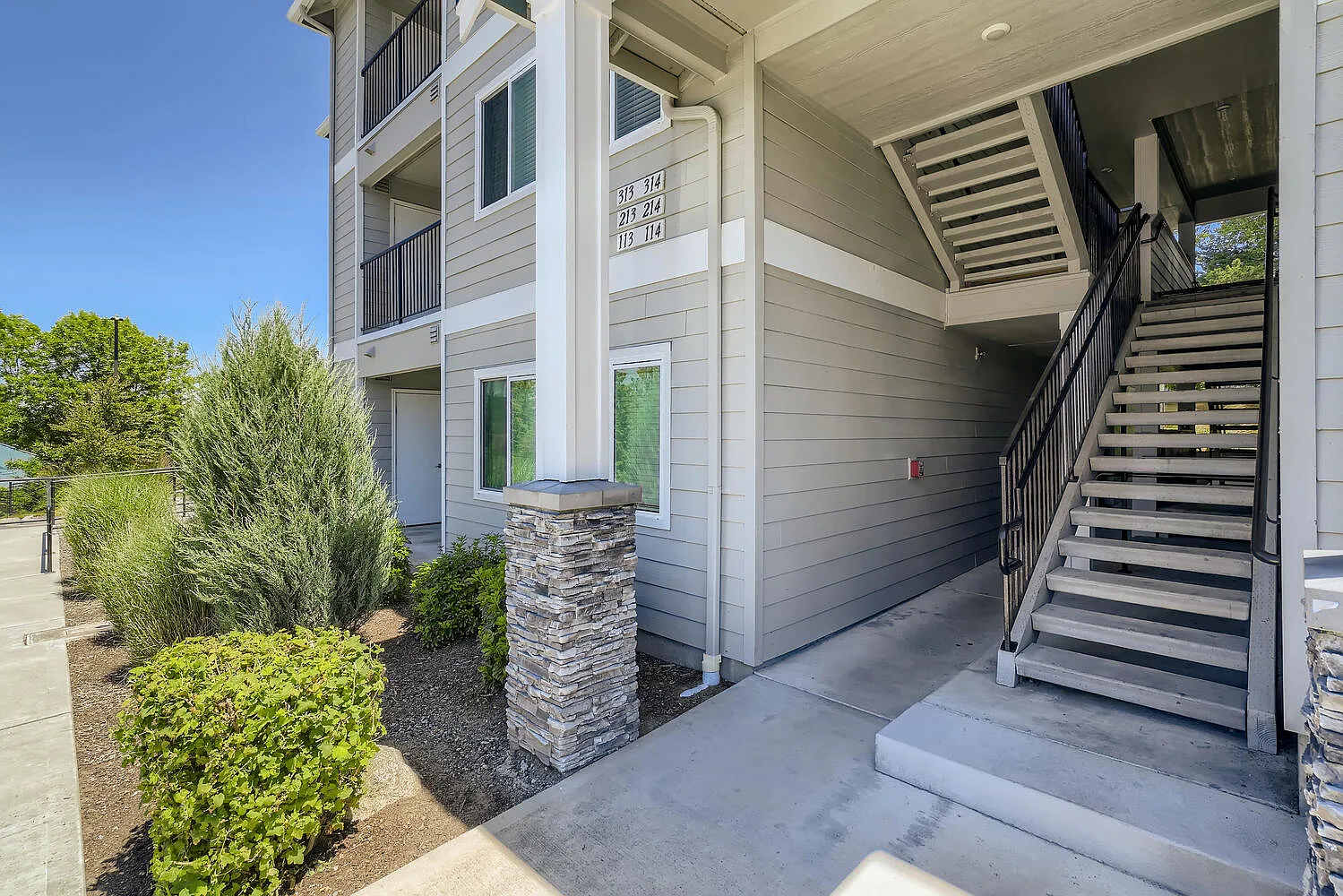 Huntington Place Apartments — Photo 2