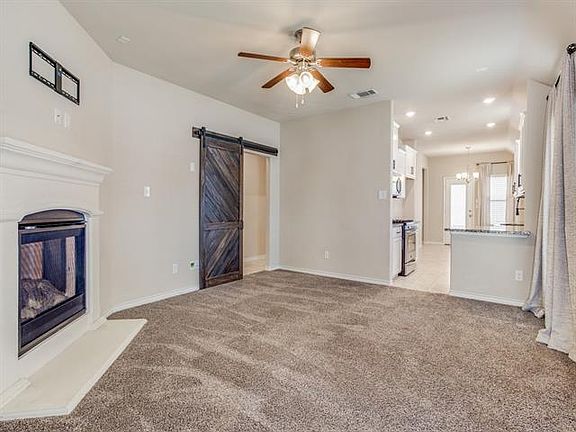 5th image of 317 Brazoria Ln
