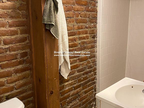 4th image of 109 Dartmouth St #9