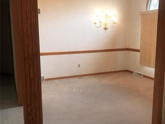 4th image of 751 Greenfield Dr