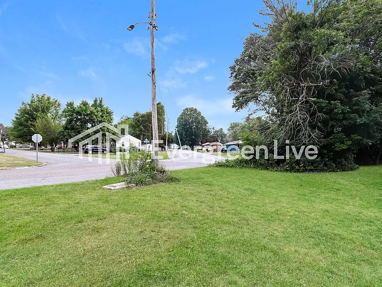 107 Camden Cir — Photo 15