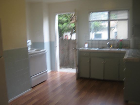 5th image of 223 Alden St