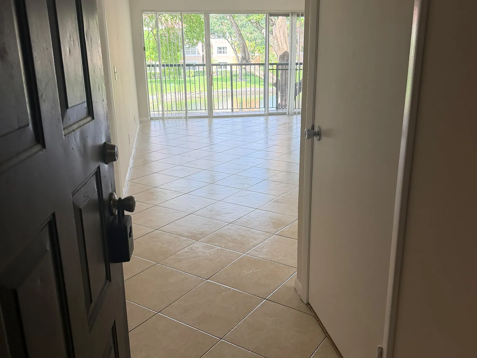 2 bed, 984 sqft, $2,200 — Photo 2