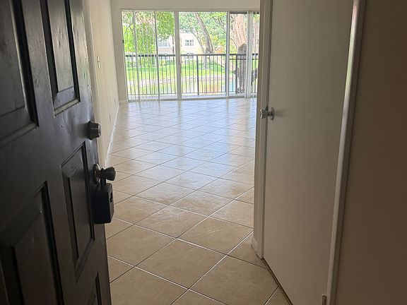 4th image of 8701 Wiles Rd APT 204