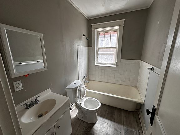 5th image of 3945 Miami St APT 1E