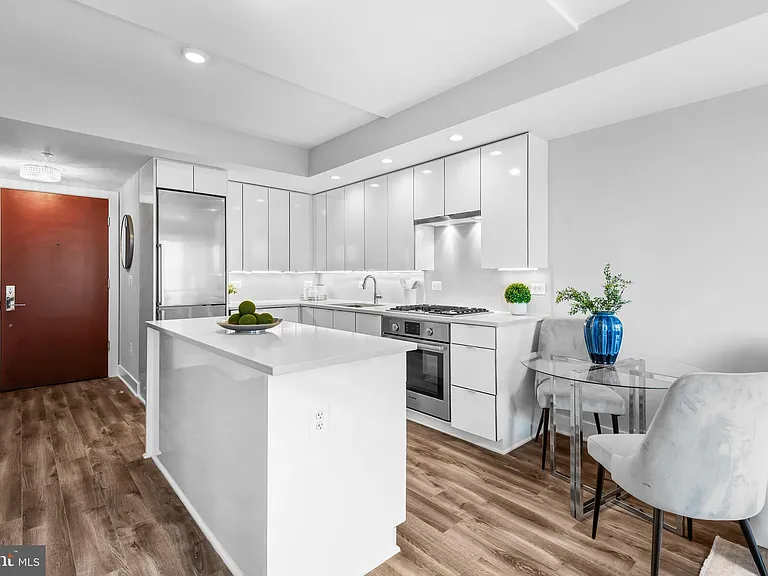 1311 13th St NW #Penthouse 602-2 — Photo 8