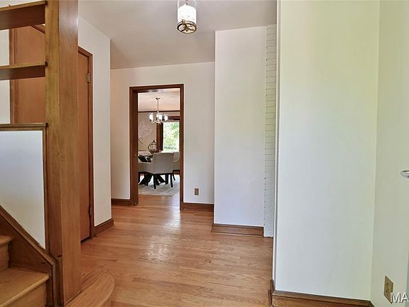 4th image of 48 Webster Woods Dr