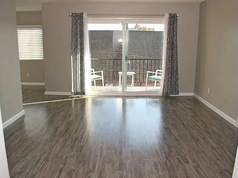 114 N Eucalyptus Ave #5 — Photo 3