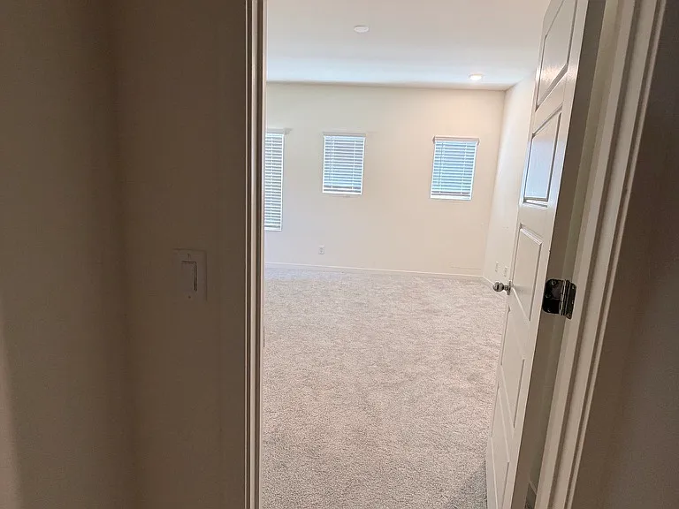 2236 W Laurie Ln — Photo 17