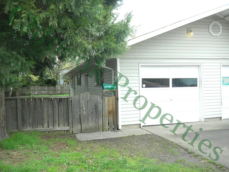2 Bedroom Duplex in Santa Clara Neighborhood — Photo 2