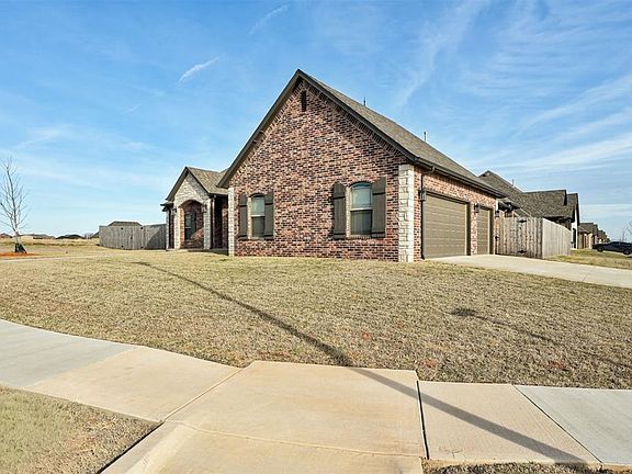 4th image of 4435 Violet St