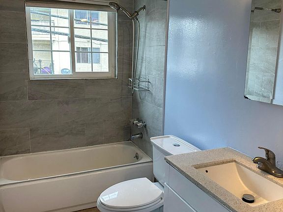 3rd image of 3183 Williamsburg Dr #3