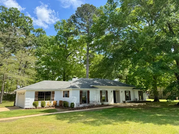 218 Thomas Cir, Columbus, MS 39705