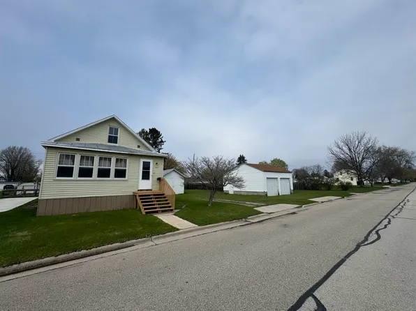 213 5th St, Oconto, WI 54153