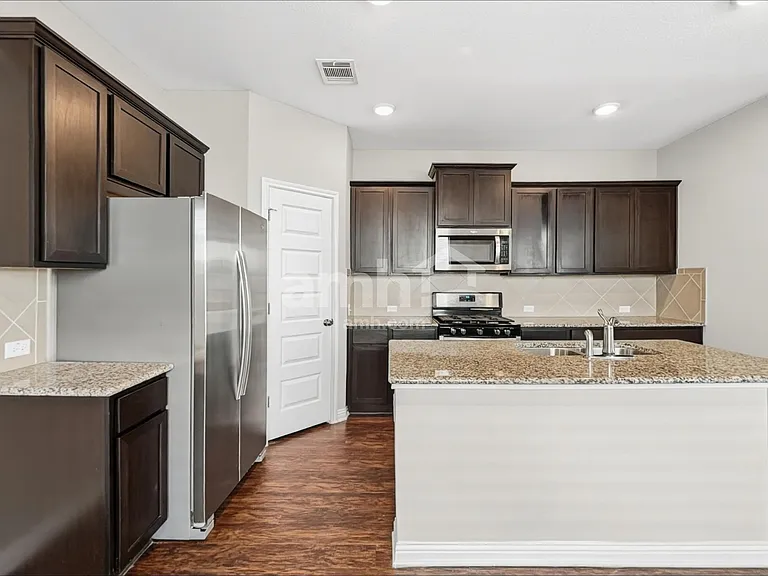 8010 Dampton Ln — Photo 4
