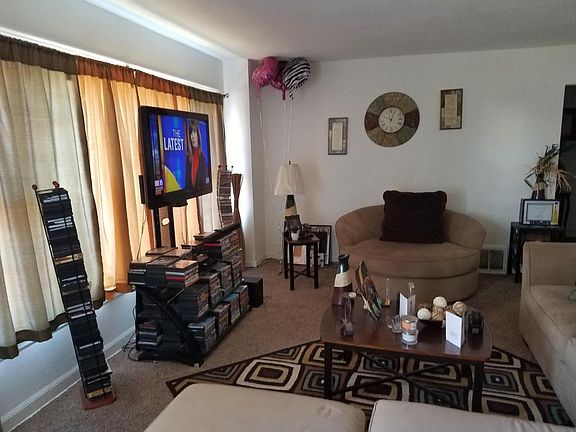 3rd image of 5526 W Thurston Ave