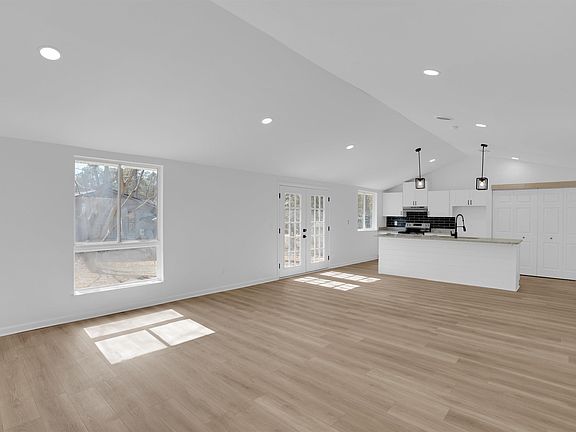 5th image of 3012 Lang Rd