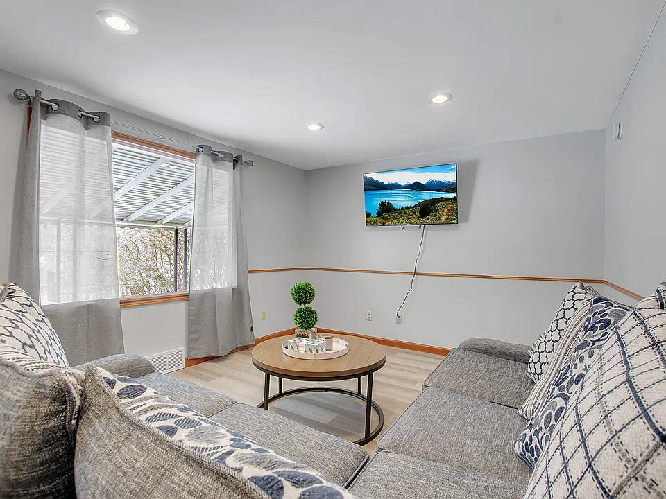 13 Anna Dr