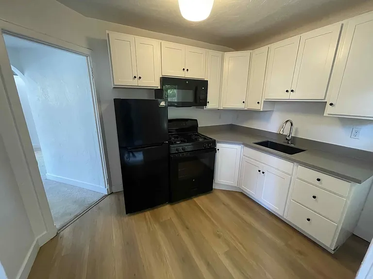 108 Sycamore St #2 — Photo 3