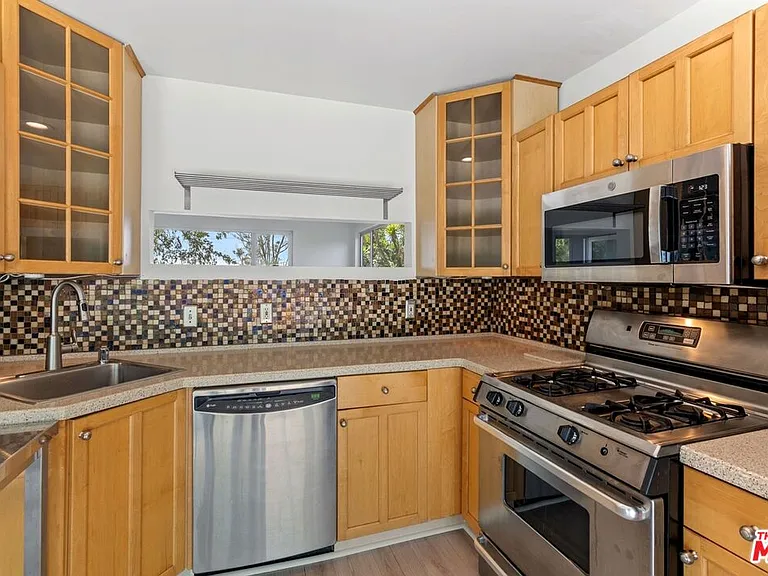 4608 Nob Hill Dr — Photo 9
