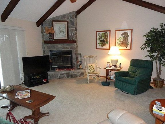 3rd image of 656 Mountain Glen Dr