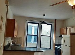 30-34 33rd St #2R, Astoria, NY 11102