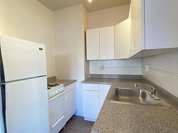 4th image of 360 Hyde St APT 303