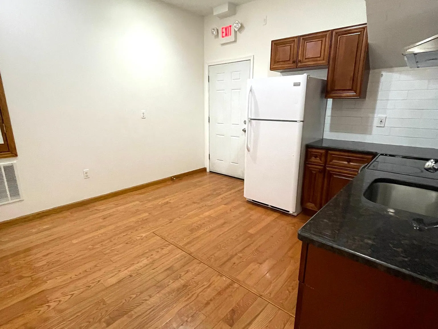 2 bed, $1,400 — Photo 3