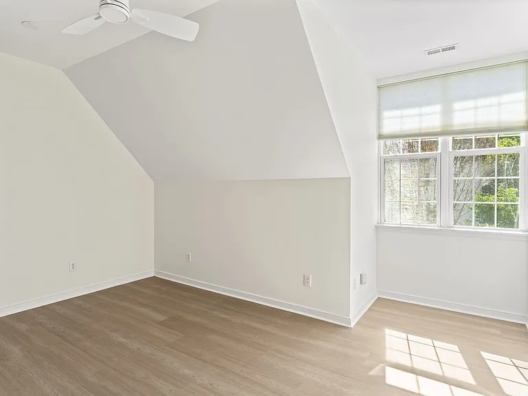 4990 Lake Tree Ln — Photo 35