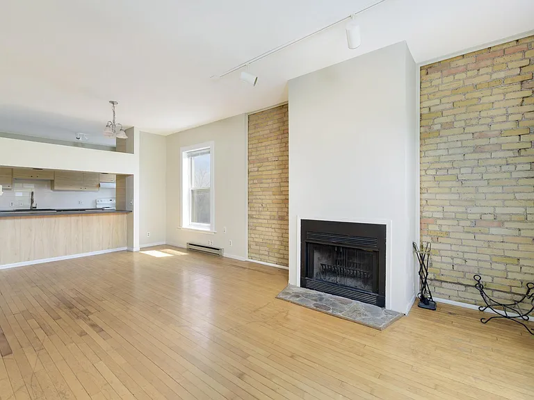 2421 Emerson Ave S #107 — Photo 20