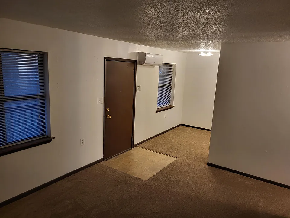 1102 W McPherson St #2