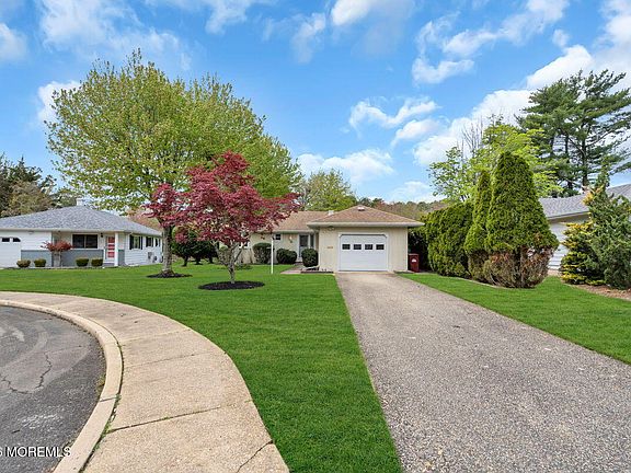 3rd image of 9 Charlotteville Drive S