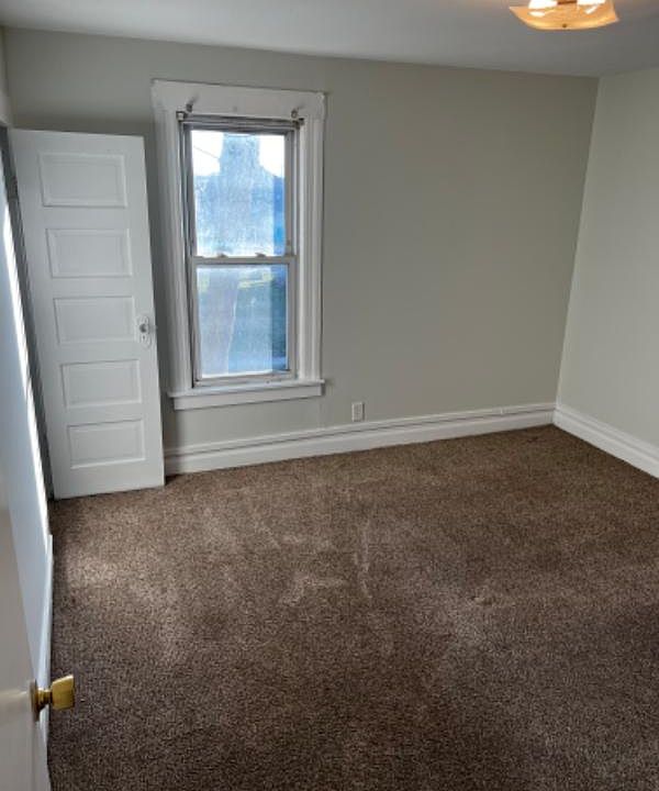 19 E James St, photo 2