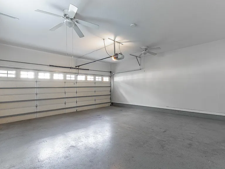 2105 Regency Ct — Photo 30