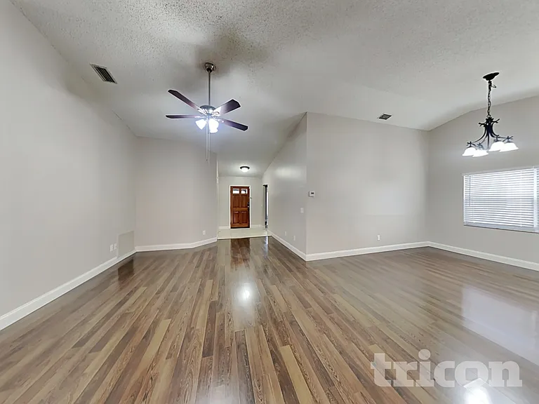 1115 Hardwood Dr — Photo 2