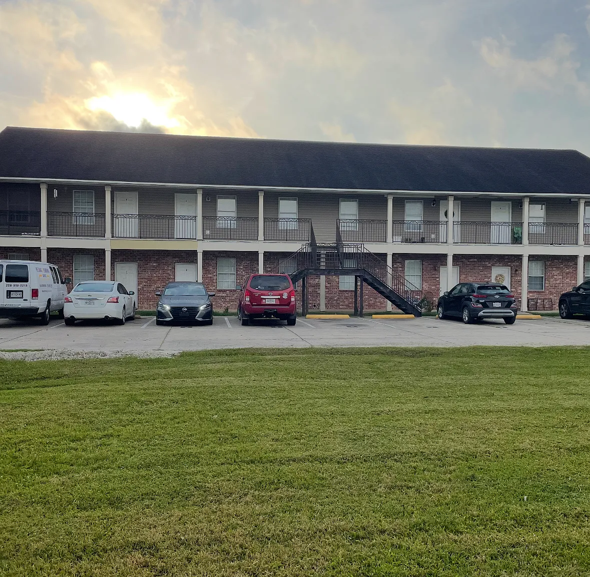 2 bed, 1.5 bath, 1000 sqft, $900 — Photo 1