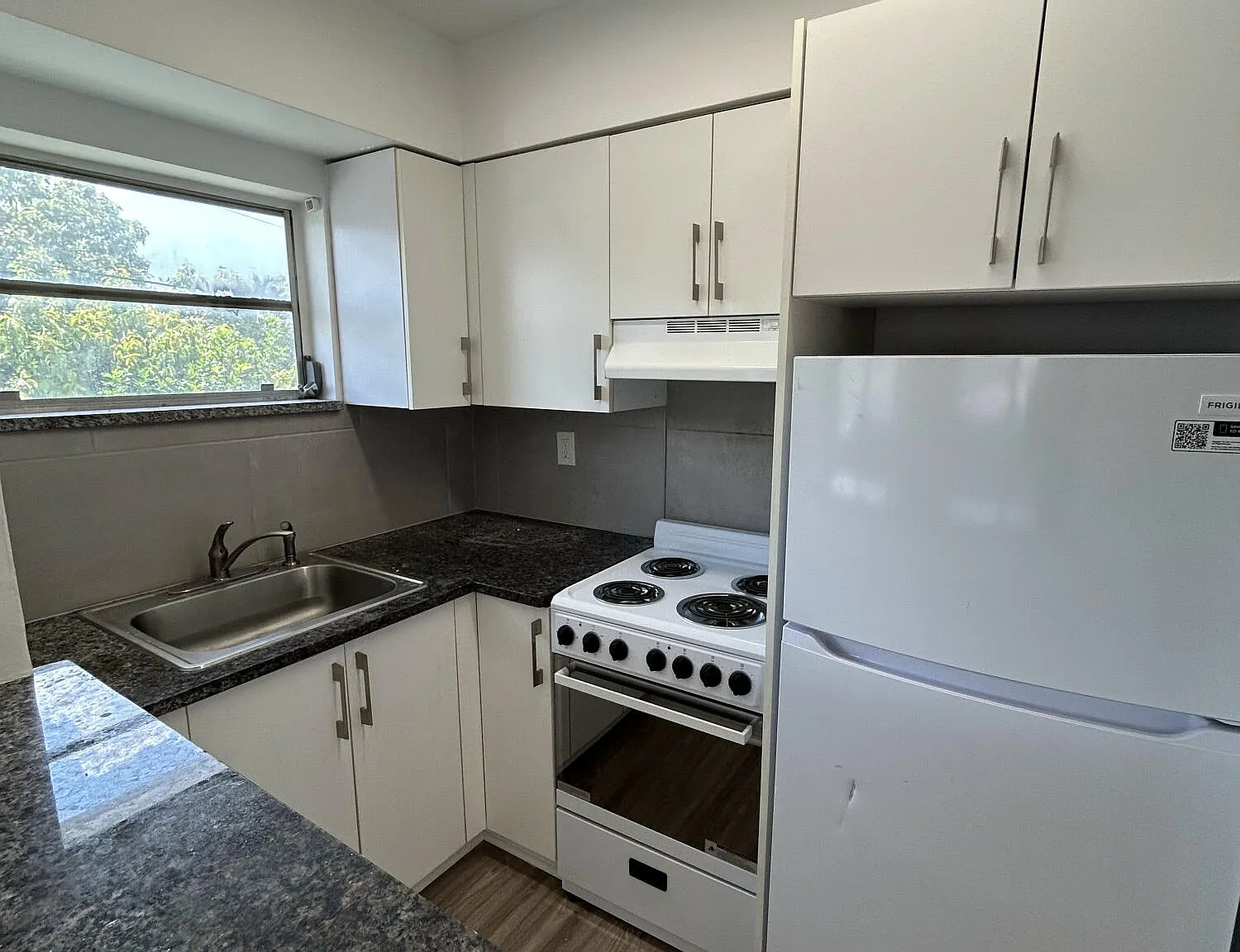 1 bed, 1.0 bath, 7645 sqft, $1,700 — Photo 3