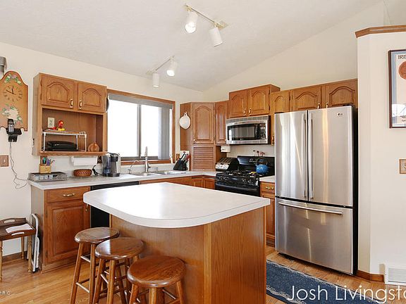 3rd image of 4731 W Grand Blvd NW