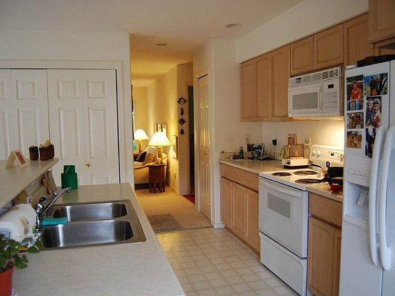 Workable kitchen with pantry and raised eating bar. All appliances are included.
