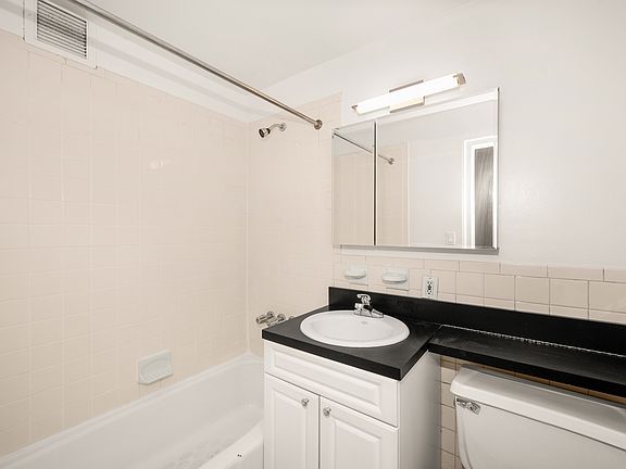 5th image of 121 Madison Ave APT 8D