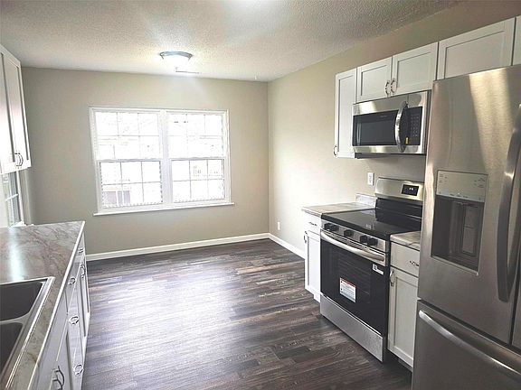 4th image of 4113 Lexington Ct NE APT C